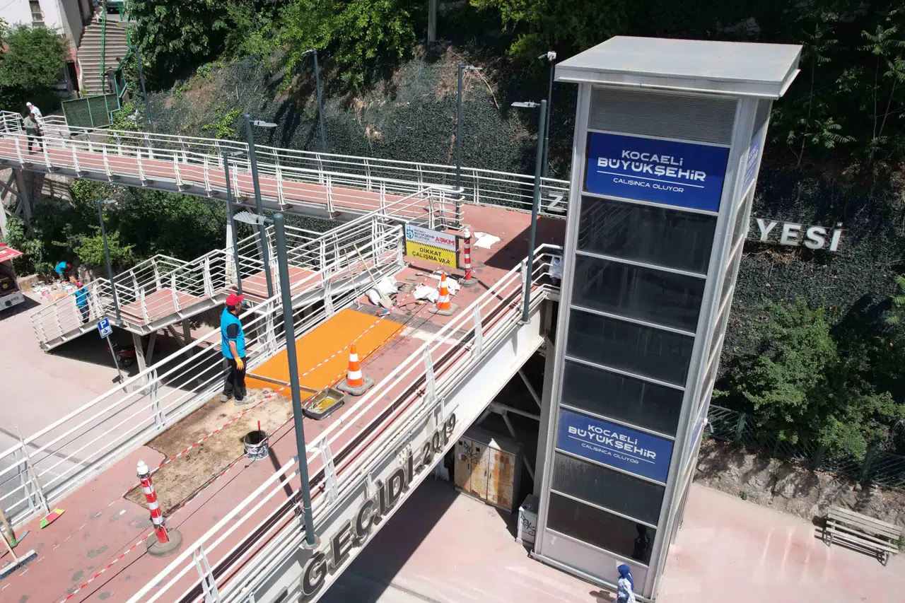 Kocaeli Büyükşehir’den üst geçitlere hassas dokunuş