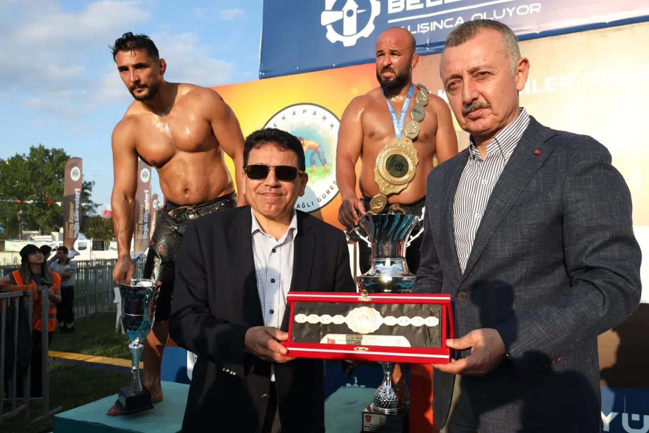 Kocaeli yağlı güreşlerde başpehlivan Orhan Okulu oldu