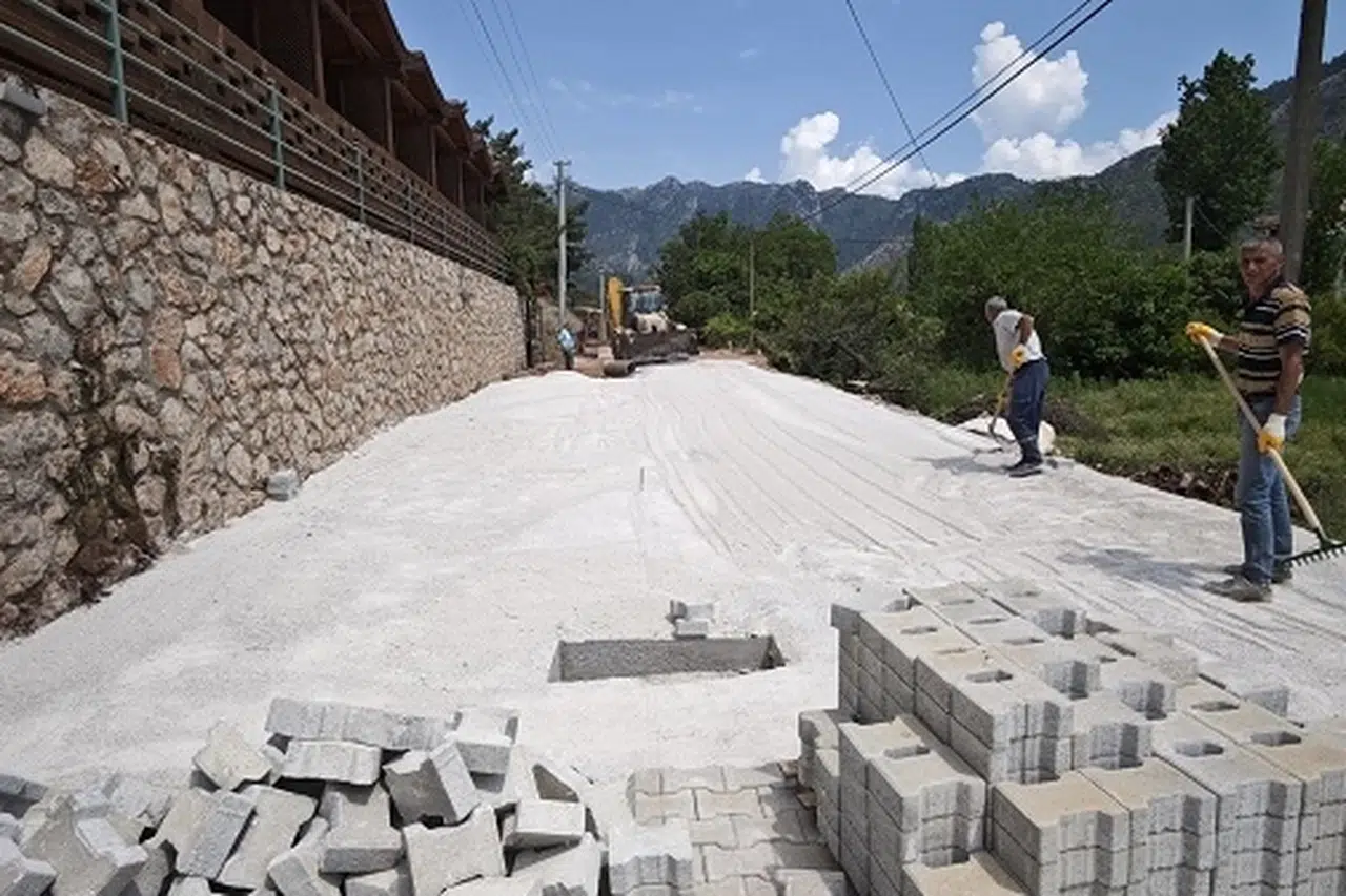 Manisa Büyükşehir’in yol yatırımları hız kesmiyor