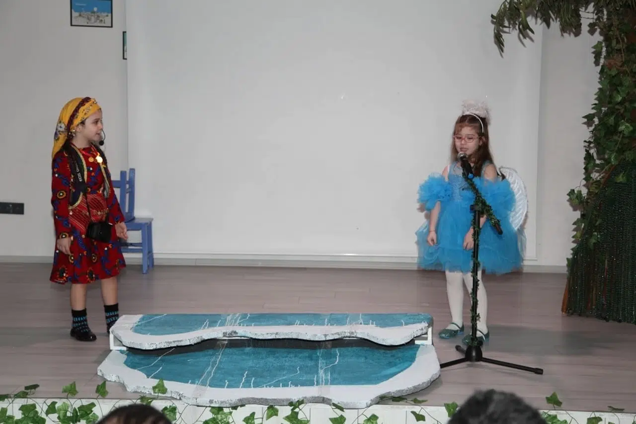 Mudanya'da miniklerden "Deniz Anadolu Diyarında" oyunu