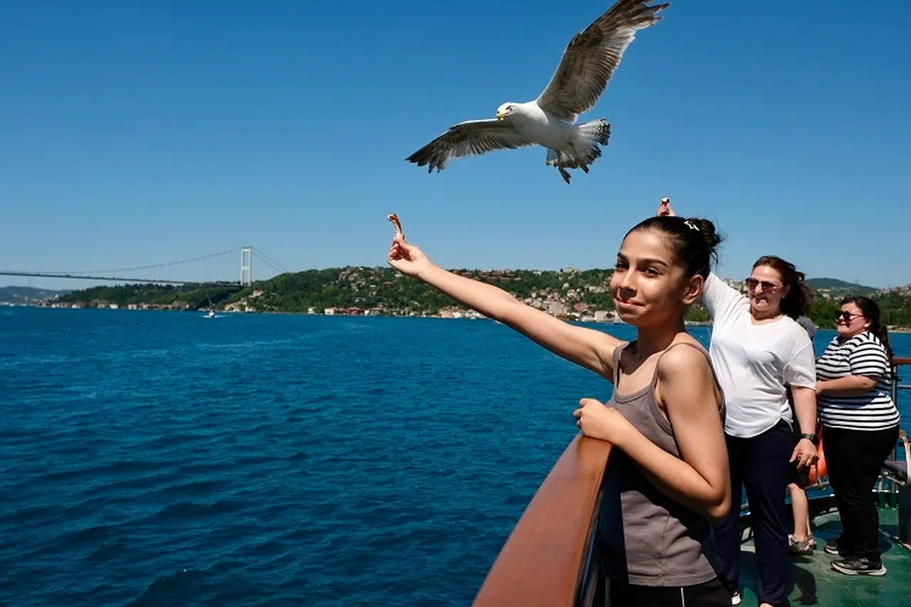 Şehir hatlarından çocuklara karne hediyesi