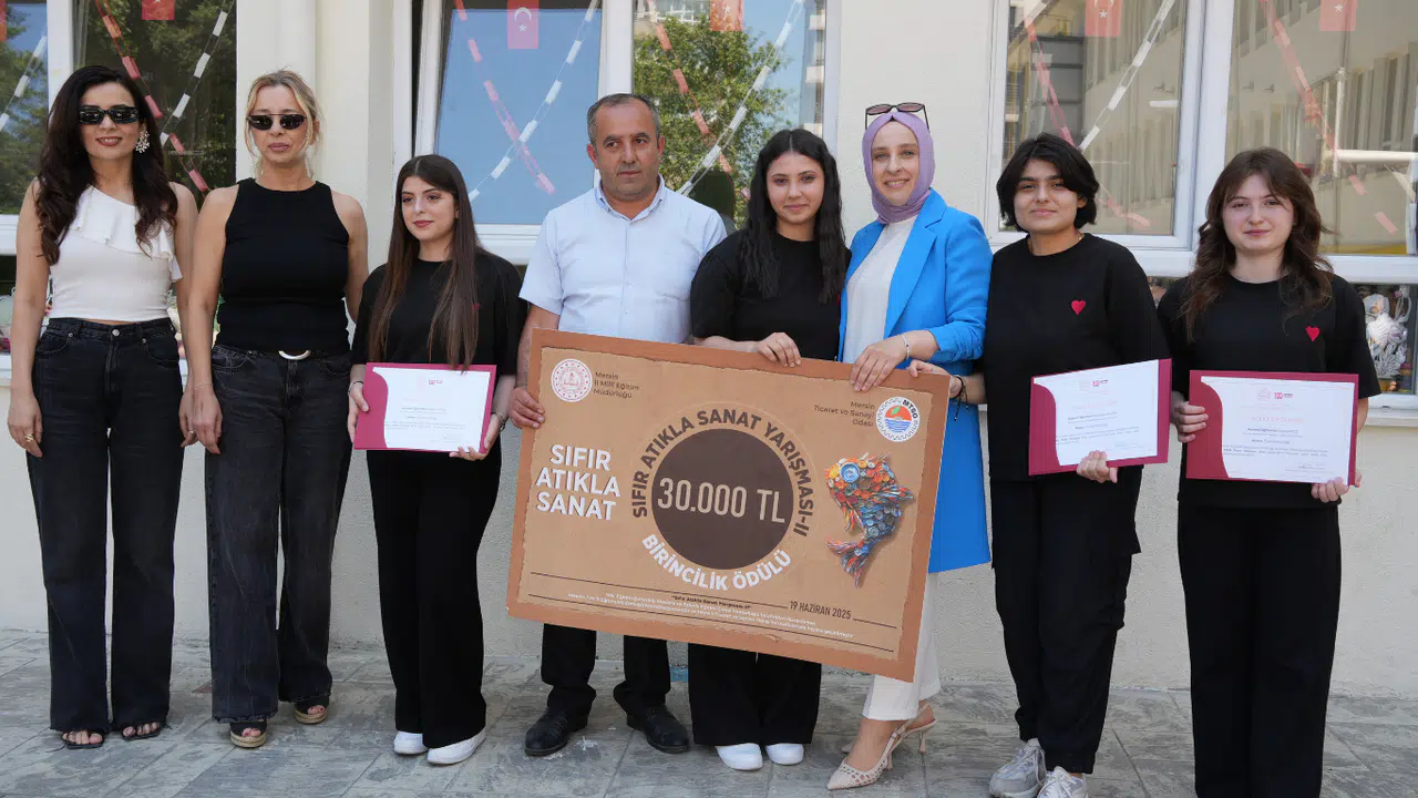 Öğrencilerden "Sıfır Atıkla Sanat Yarışması"Nda Türkiye Birinciliği
