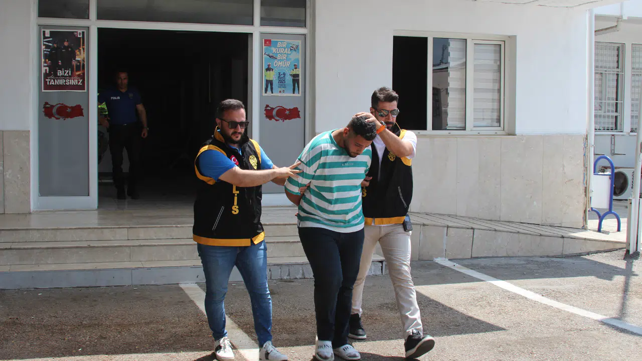 Komşu Sevmeyen Şüpheli 7 Araca Zarar Verdi