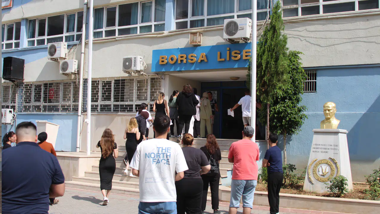 Sınava Geç Kalan Öğrencileri Polis Yetiştirdi