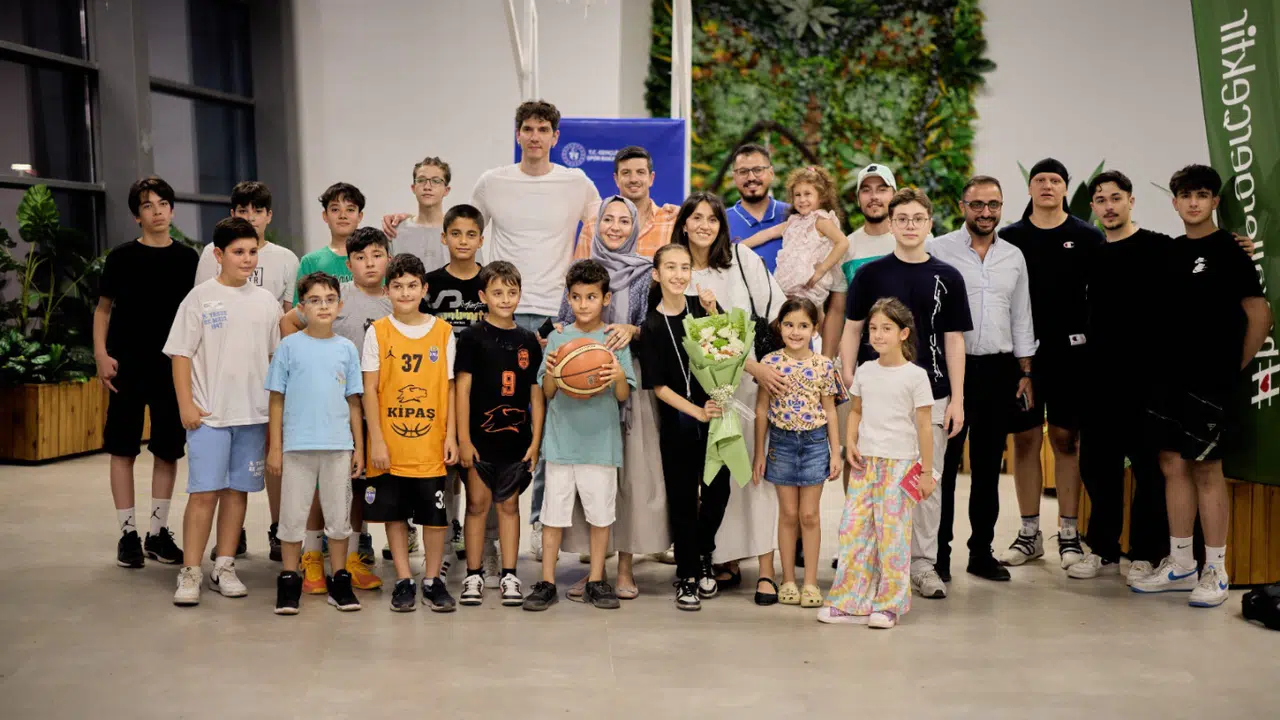 Kahramanmaraş’ta Depremzede Çocuklara Kırmızı Bisikletle Yeniden Doğuş Maratonu