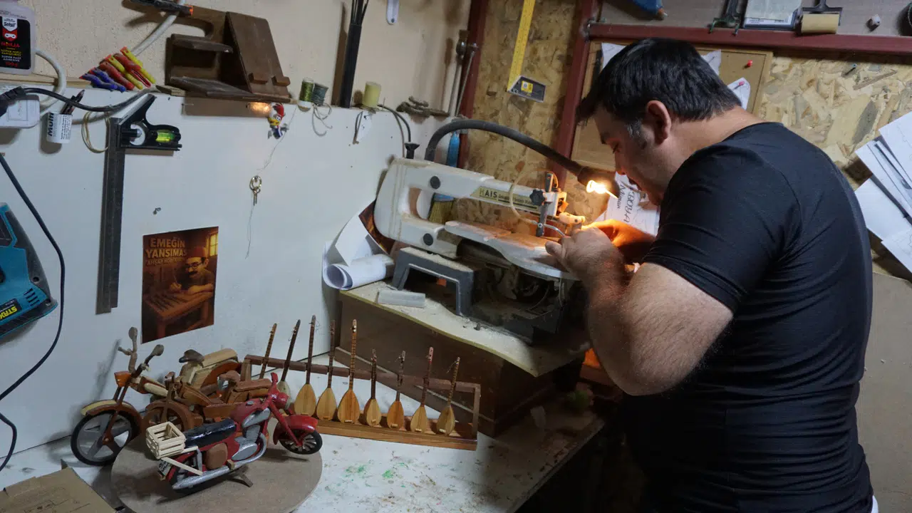 İki Kalas Bir Hevesle Başladı, Minyatür Sanatın Ustasına Dönüştü