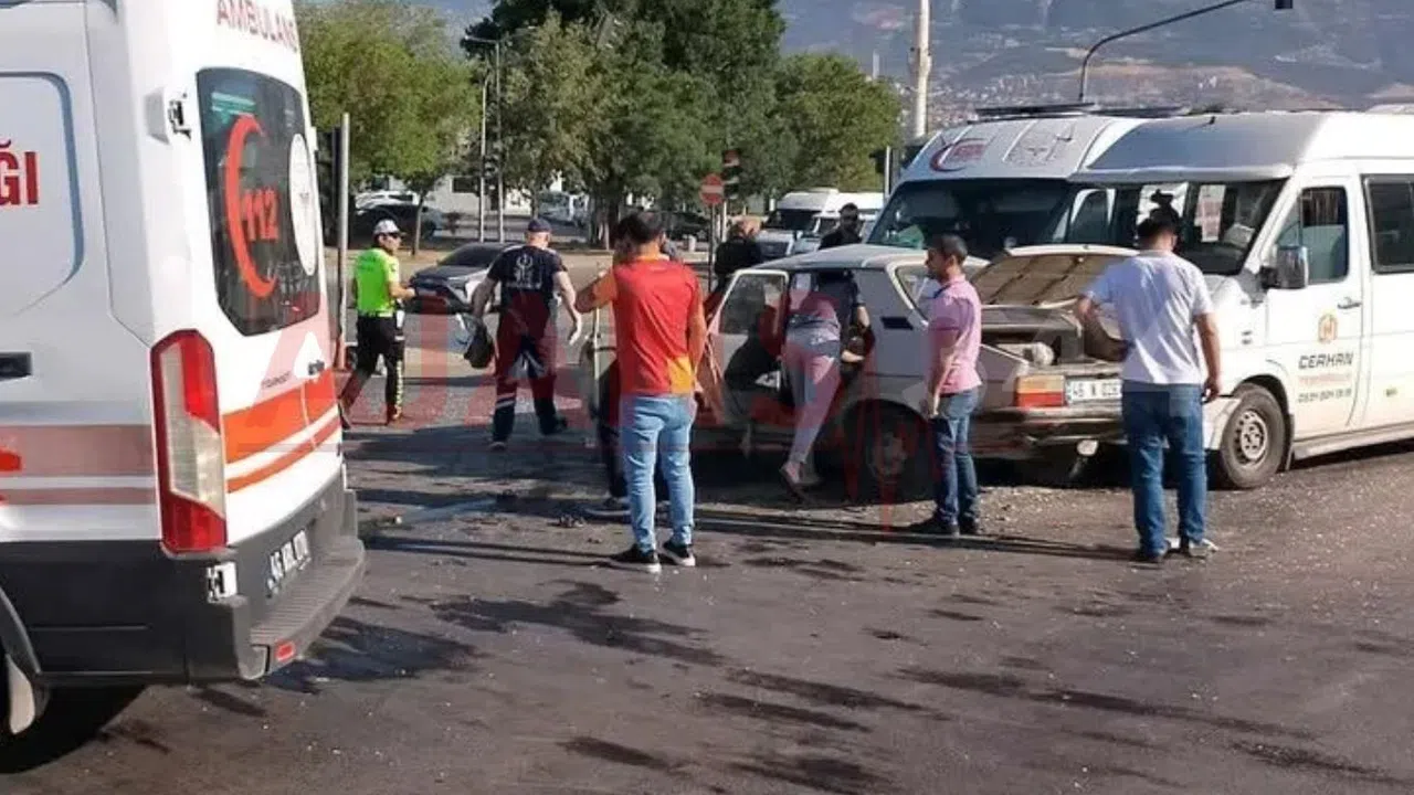 Kahramanmaraş’ta Trafik Kazası: Otomobil ile Minibüs Çarpıştı