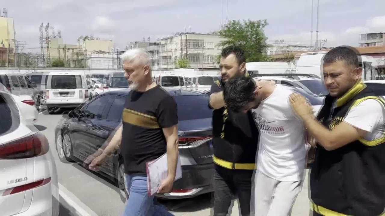 Akşam Tost Yediği İş Yerini Gece Soydu