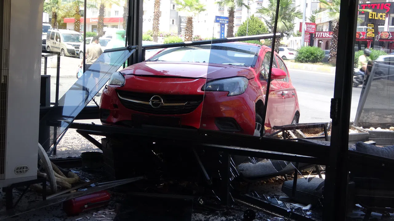 Araçlar İş Yerlerine Daldı