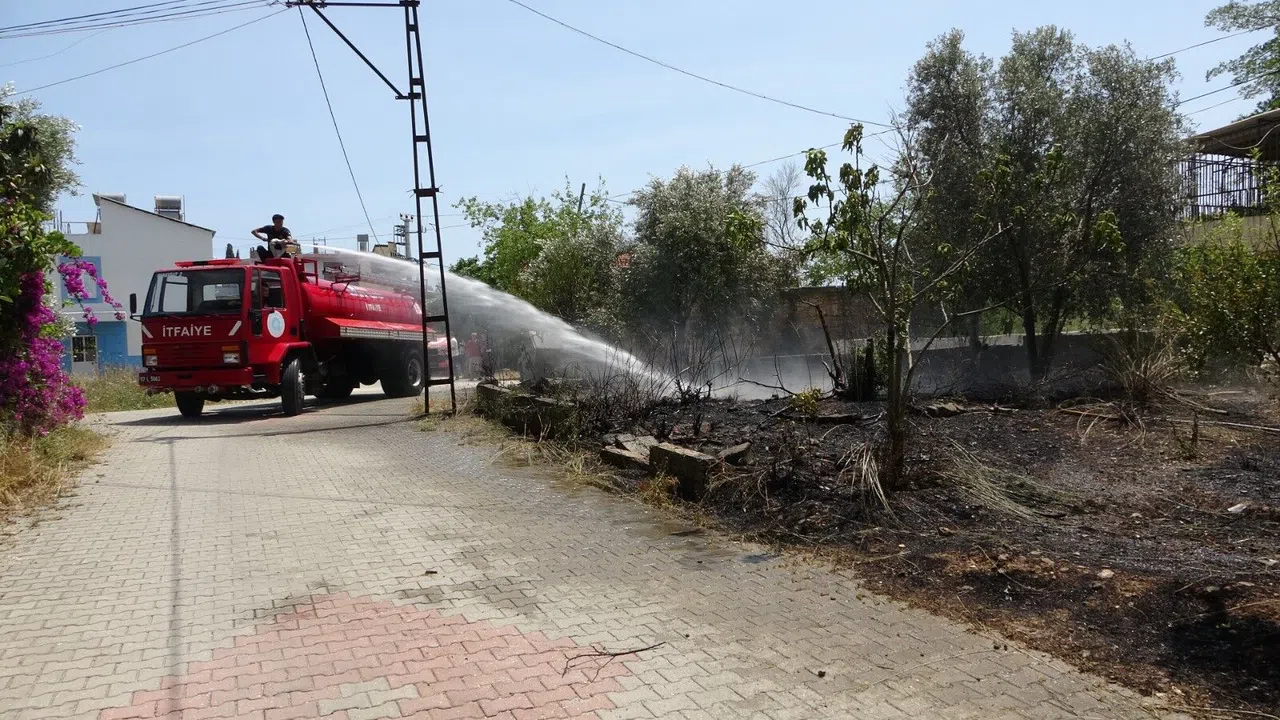 Araçtan Atılan Sigara Bahçede Yangın Çıkardı