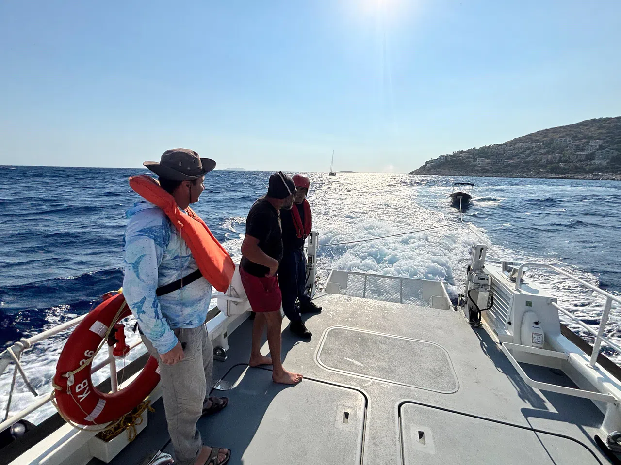 Arızalanan Teknedeki 2 Kişinin İmdadına Sahil Güvenlik Ekipleri Yetişti