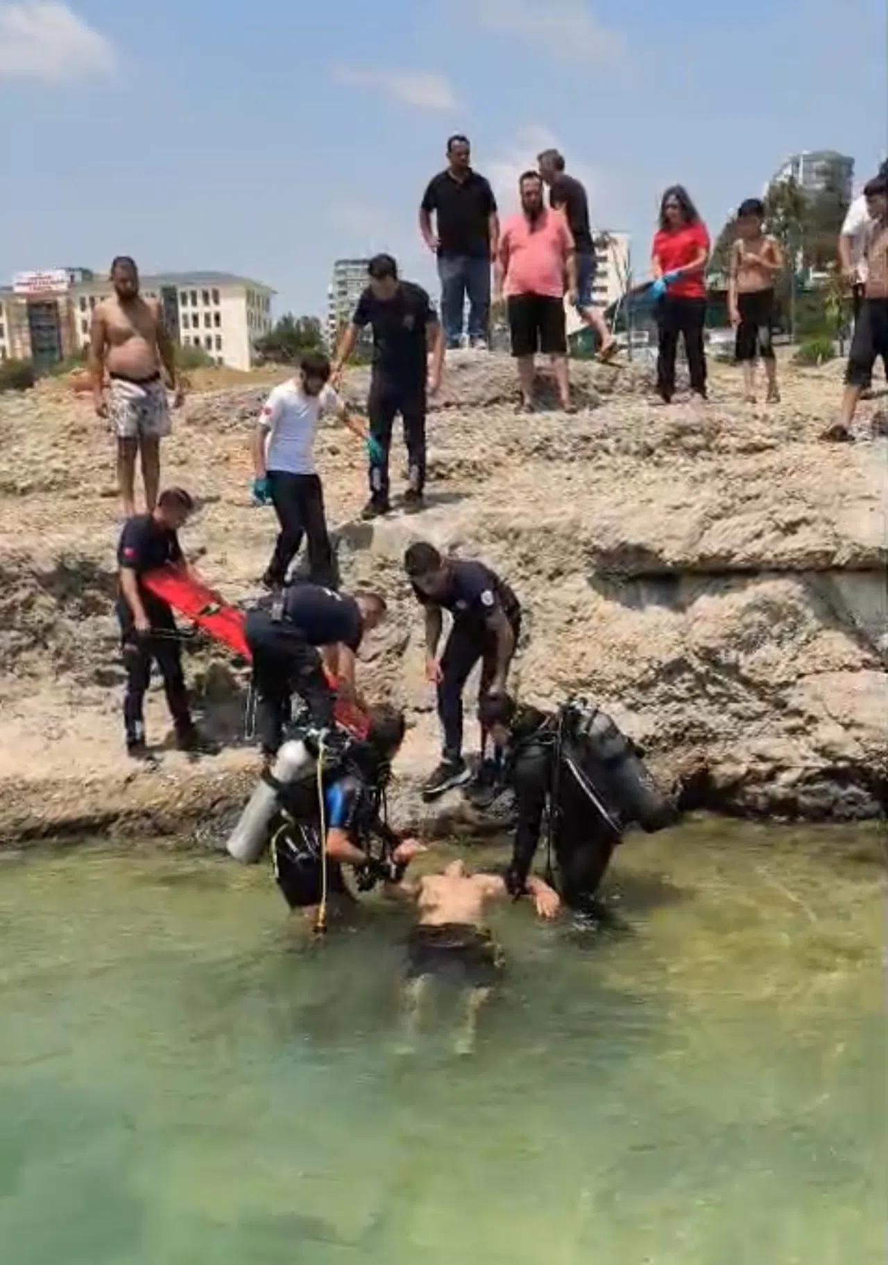 Baraj Gölü'nde Kaybolan Genci 'Kurbağa Adamlar' Buldu