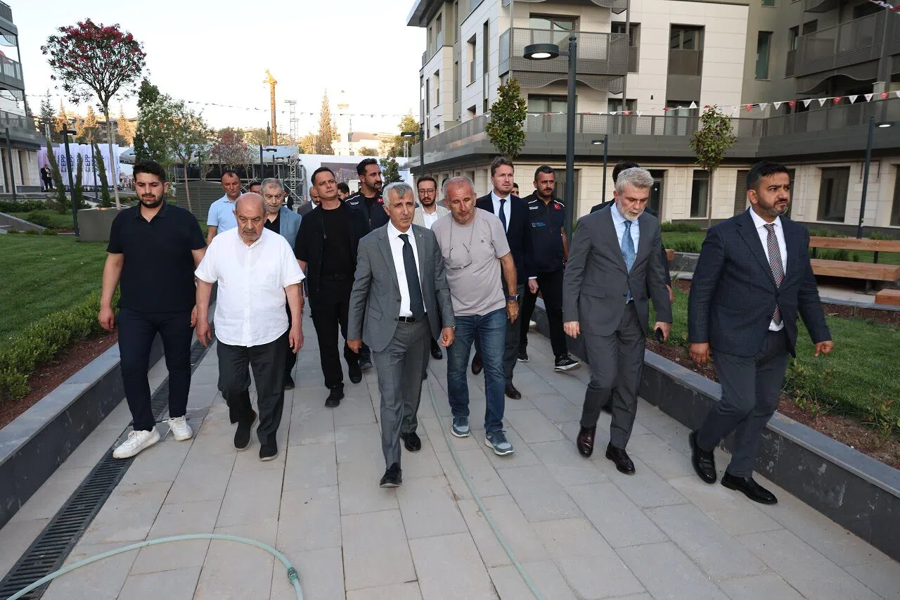 Azerbaycan Mahallesi’nde Hummalı Hazırlık: Başkan Görgel Çalışmaları Denetledi