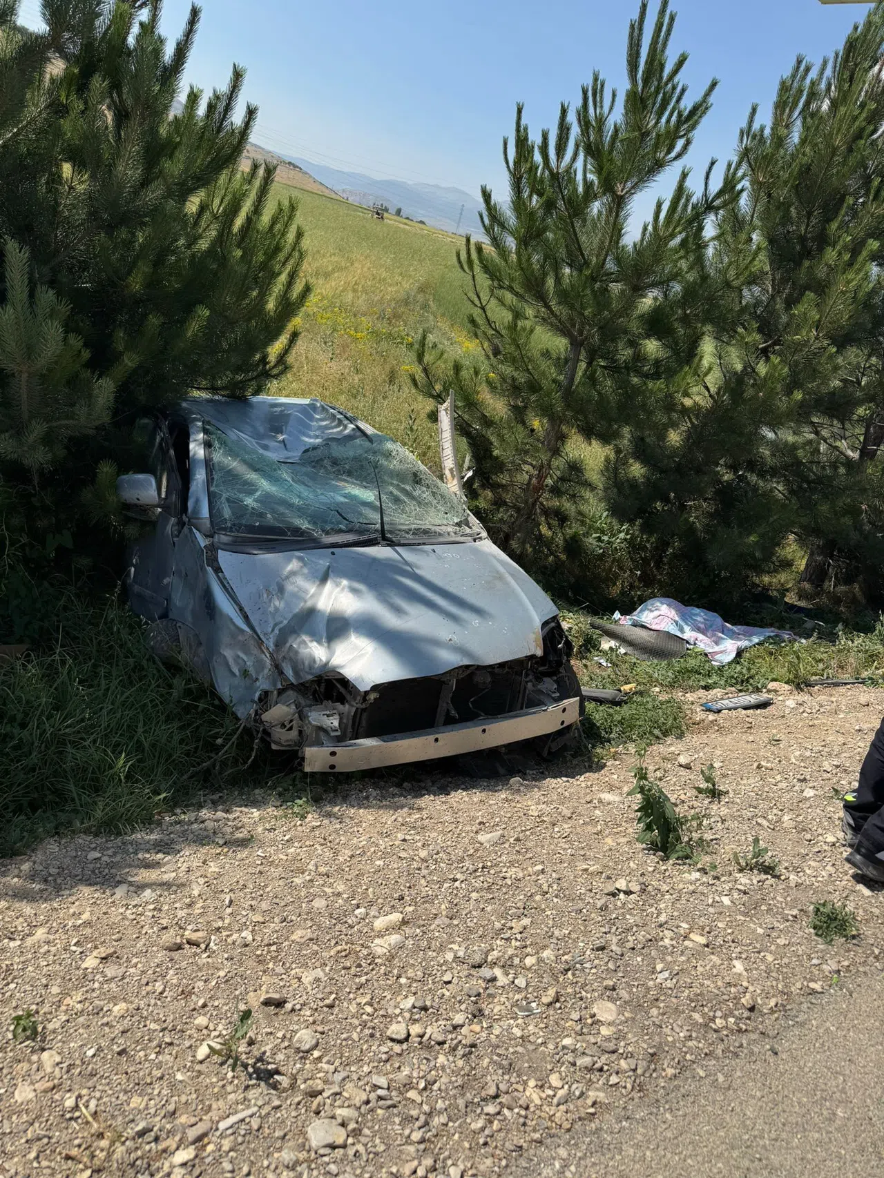 Beton Bloğa Çarpan Otomobil Sürücüsü Olay Yerinde Hayatını Kaybetti, 1 Kişi Yaralandı