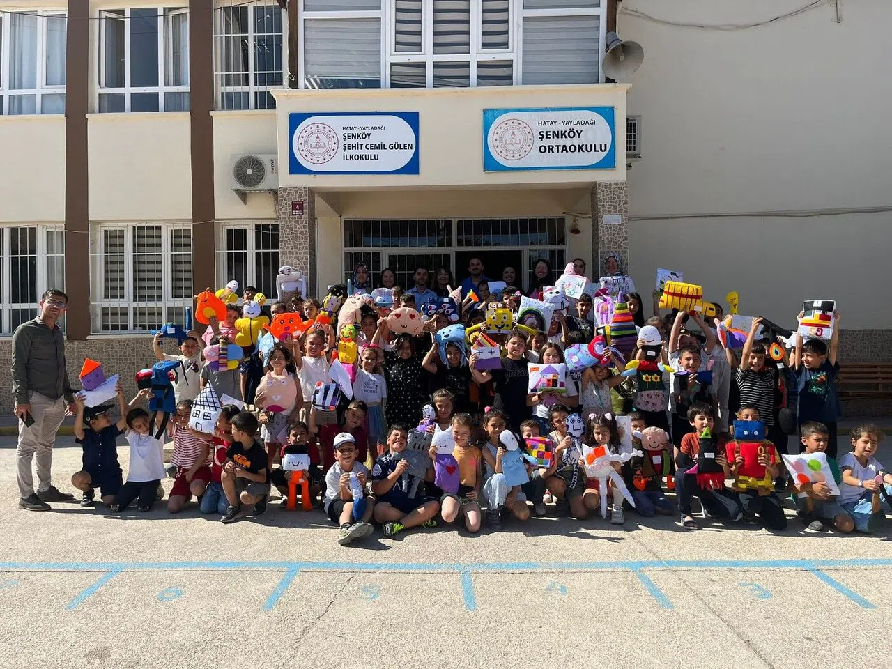 Bir Oyuncak Bin Umut: Akdenizli Öğrenciler Depremzede Çocukların Hayallerine Dokundu