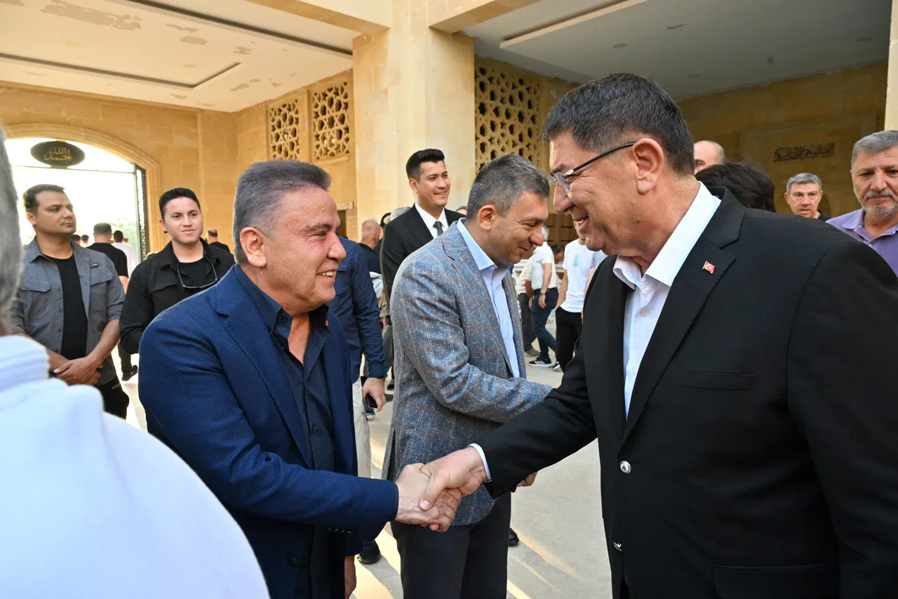 Büyükşehir Belediye Başkanı Protokol Ve Vatandaşlarla Bayramlaştı