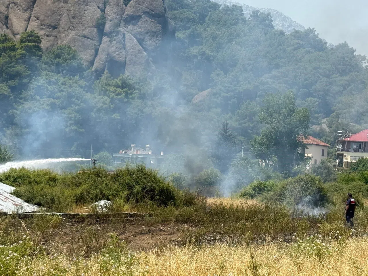 Çalılık Alanda Yangın