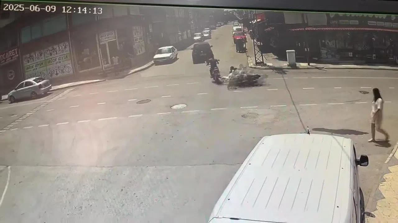 Çarpmayayım Derken Kaza Yaptı