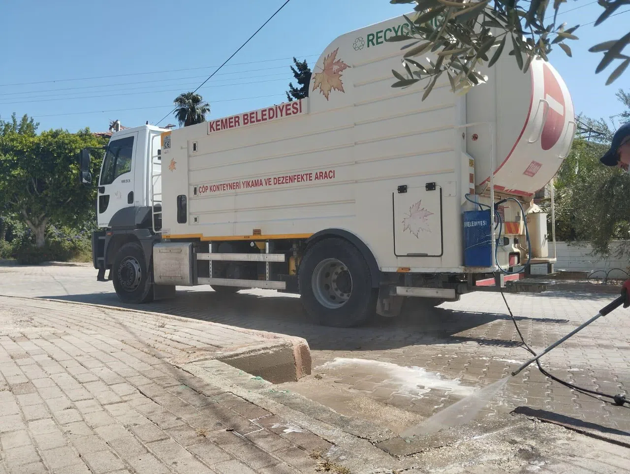 Çöp Konteynerleri Dezenfekte Ediliyor