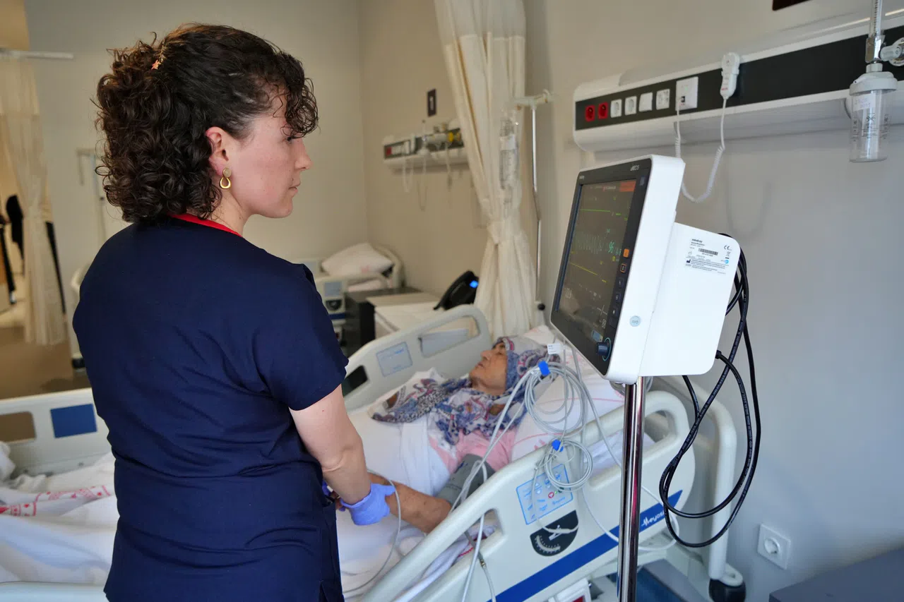 Dayanılmaz Ağrıları Dindiriyorlar Hastalar Taburcu Olmak İstemiyor