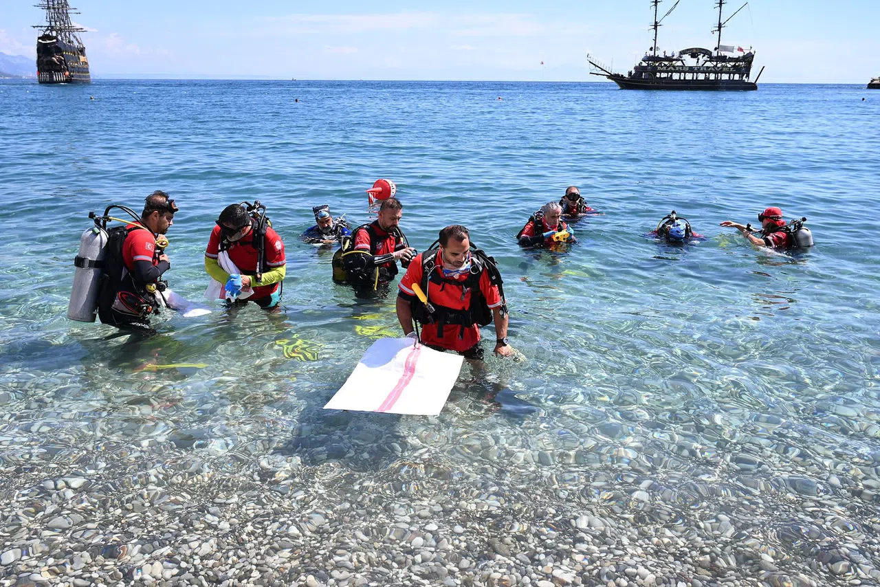 Deniz Dibi Ve Sahil Temizliği Etkinliği