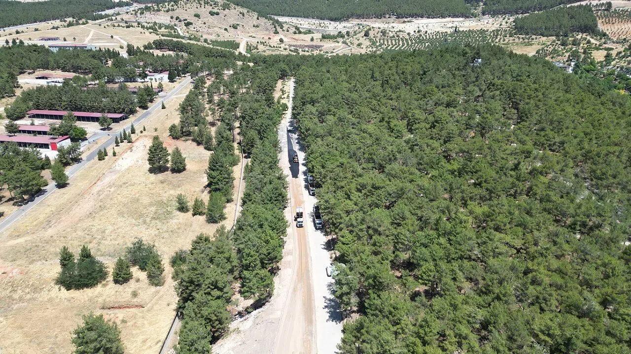 Ulaşımda Yeni Dönem: Pınarbaşı Mahallesi’nde Sıcak Asfaltla Konfor Artıyor