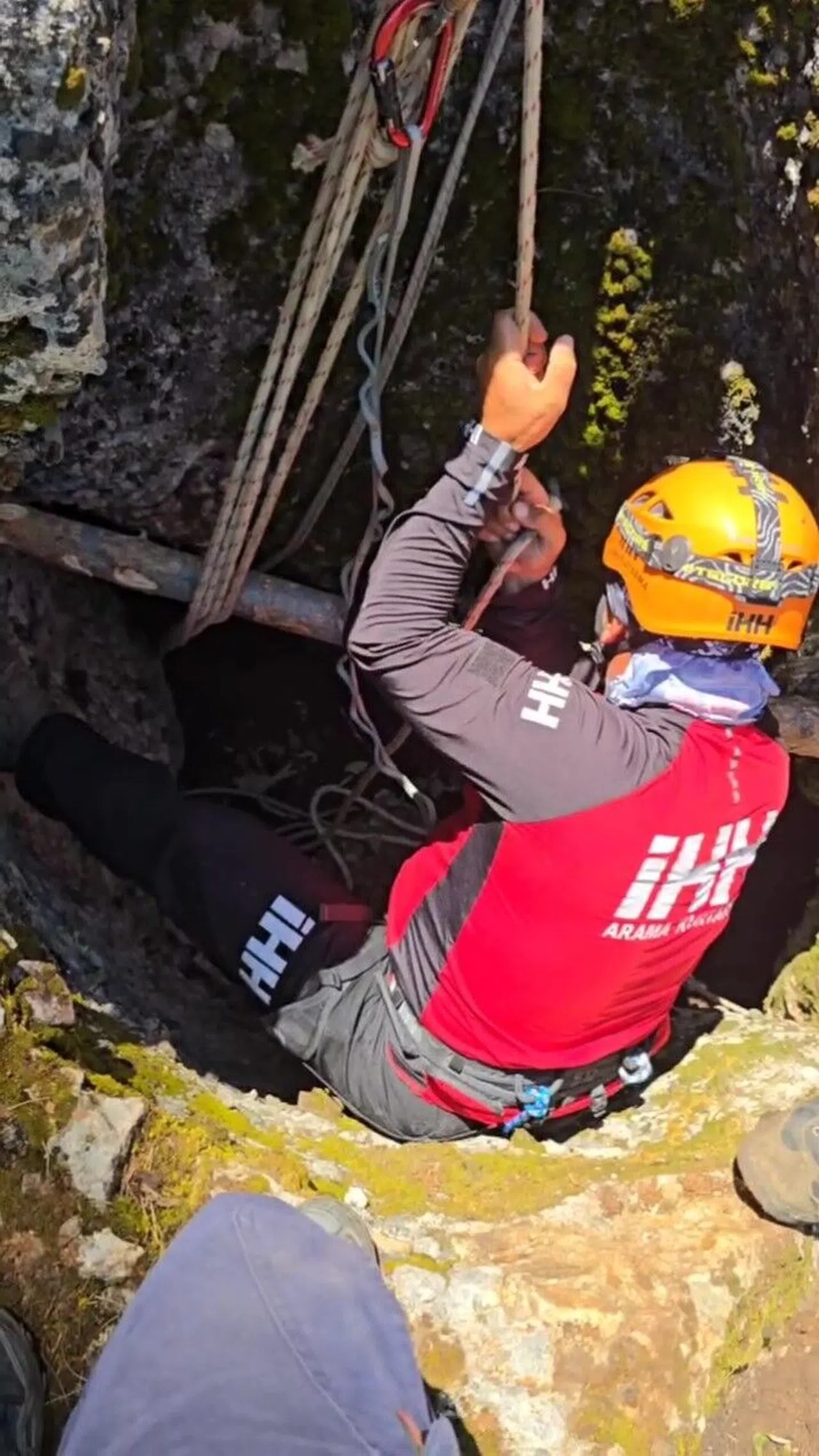 Düştüğü Mağarada 3 Gün Mahsur Kaldı