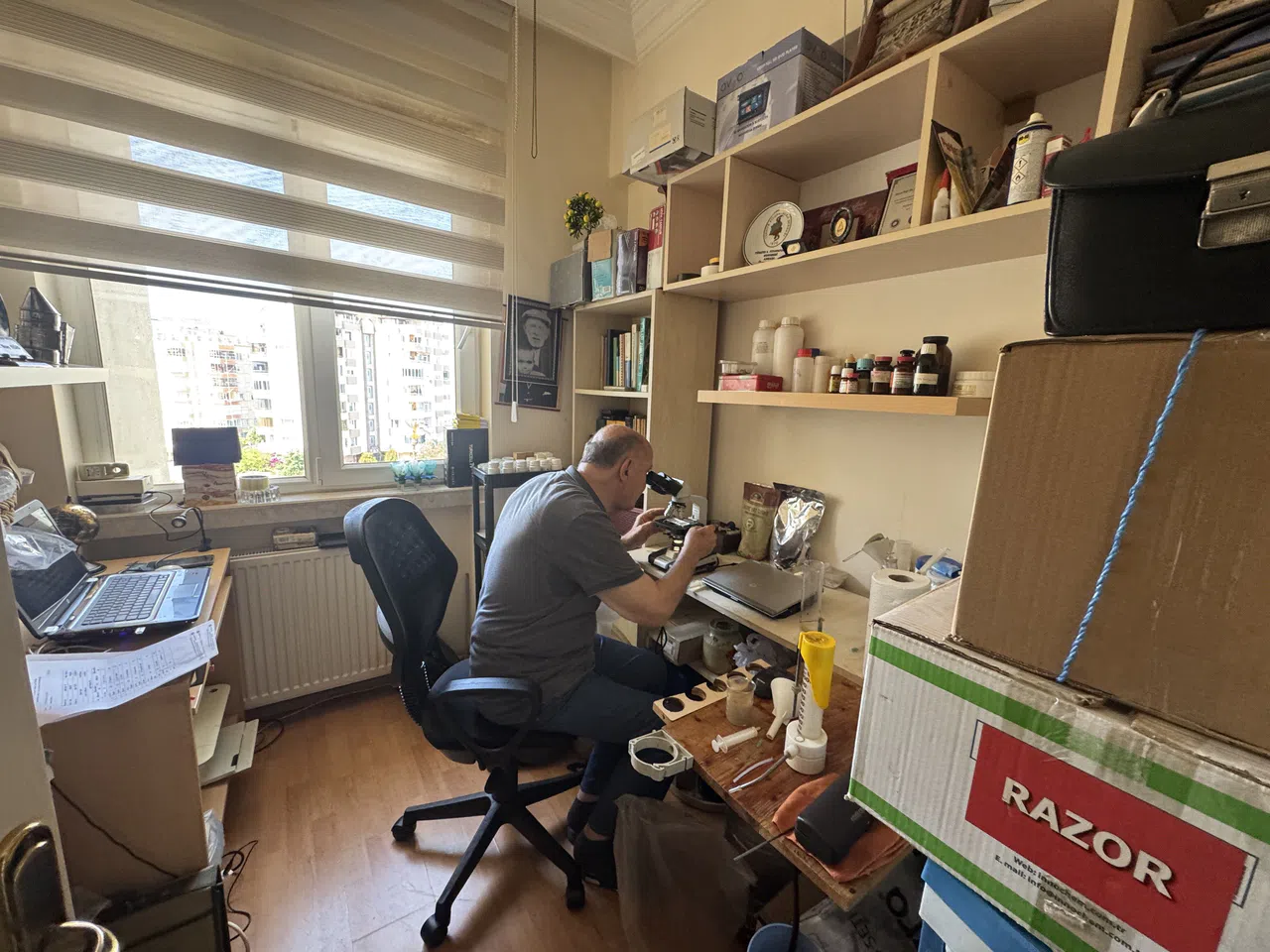 Evinin Bir Odasını Labaratuvar Haline Getirdi, Araştırmalarına Ara Vermedi