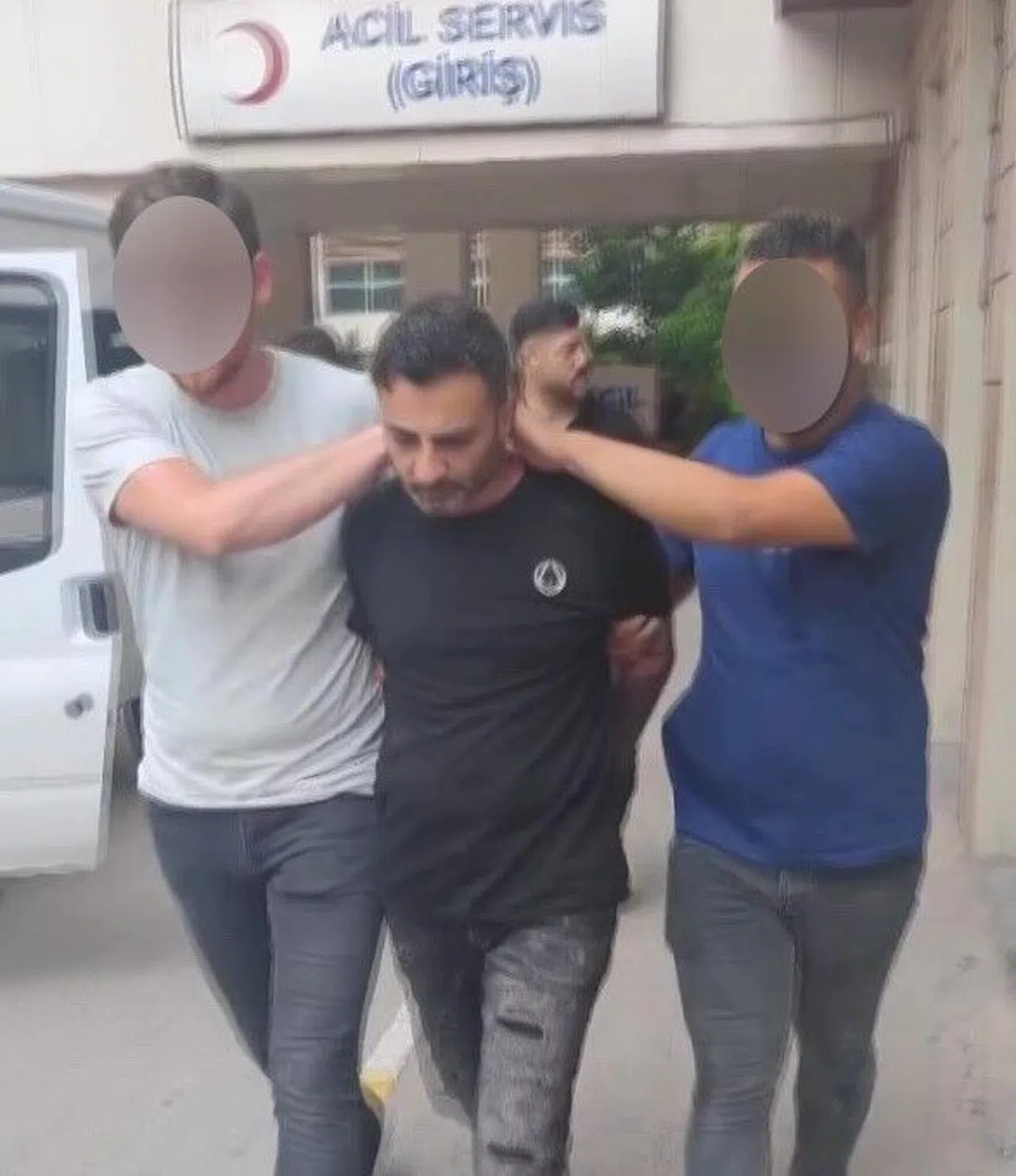 Firari Katil, 18 Yıl Sonra Çöp Atarken Aynı Polislere Yakalandı