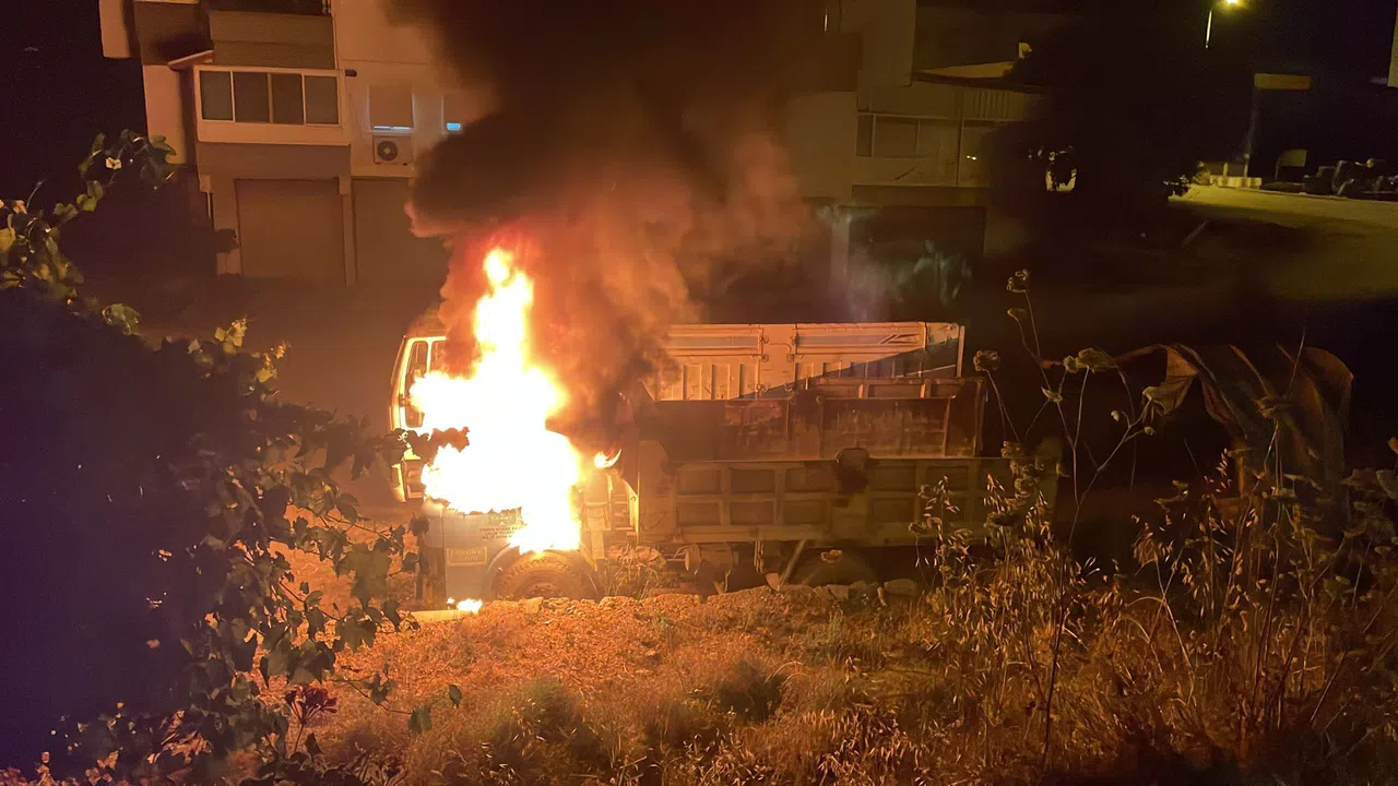 Park Halindeki Kamyon Alev Alev Yandı