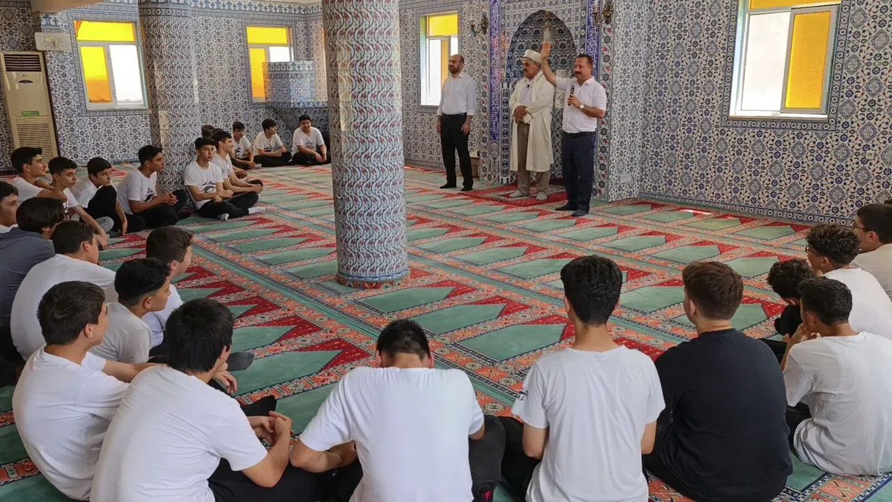 Gençler Camilerde Buluştu