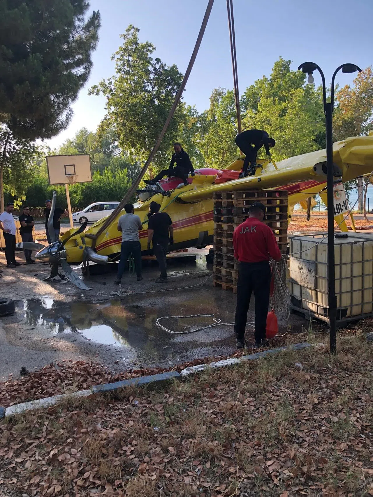 Baraj Gölüne Düşen Yangın Uçağının Enkazı Sudan Çıkartıldı