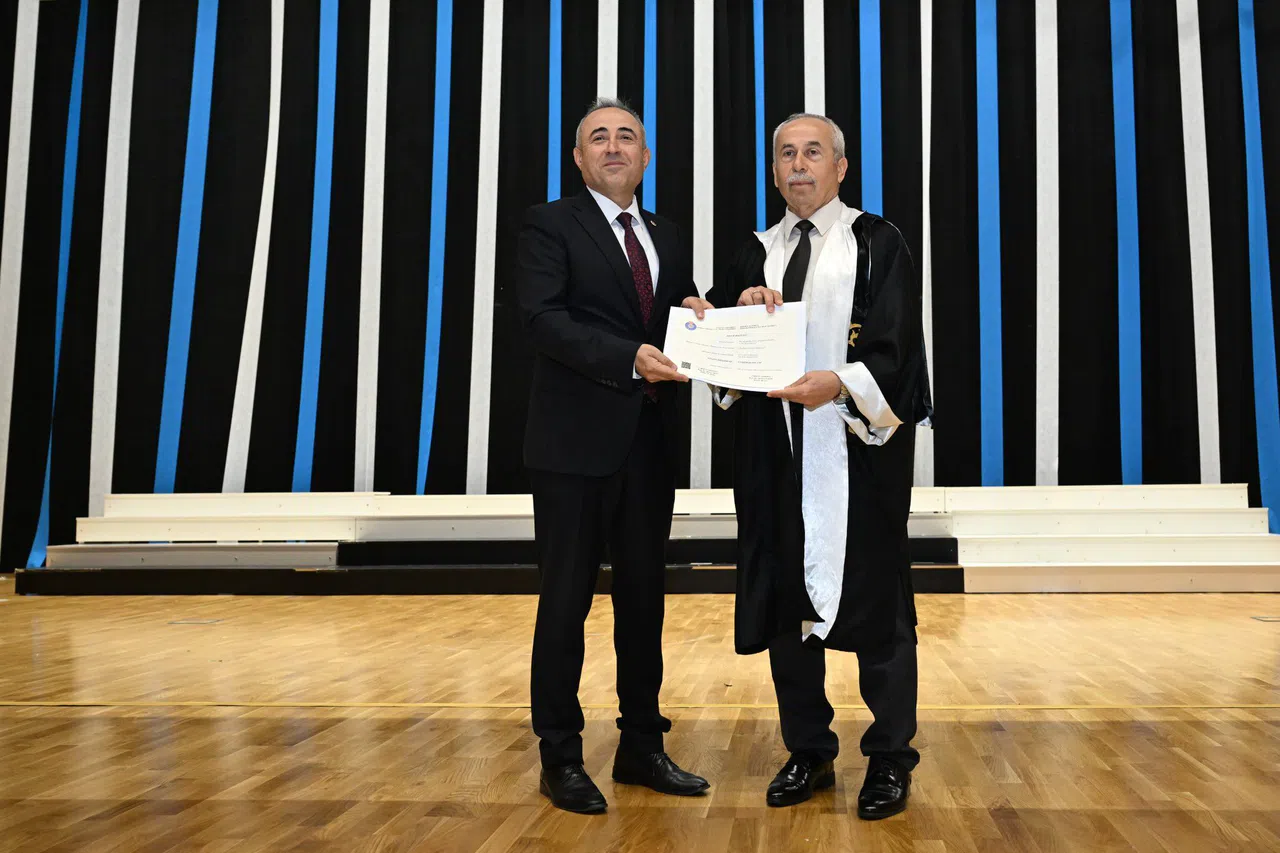 Kahramanmaraşlı Vekil Eğitimin Yaşı Olmaz Dedi, 68 Yaşında Mezun Oldu