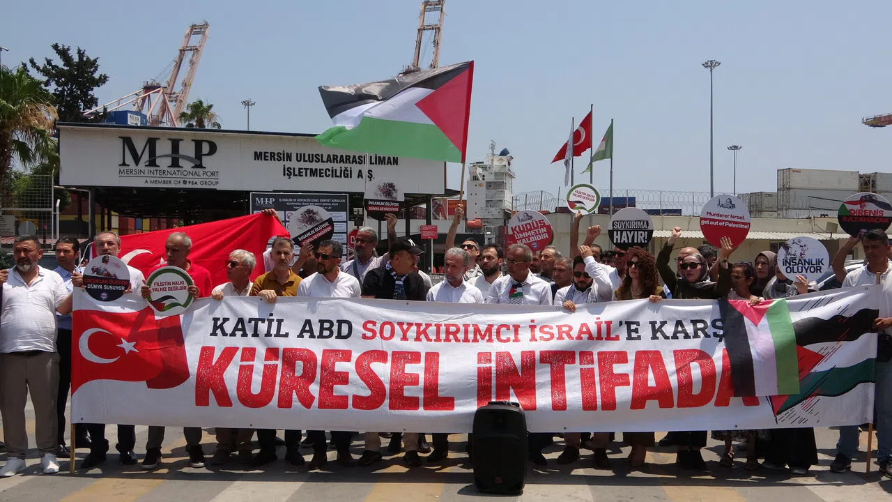 İsrail'in 'Madleen' Gemisine Müdahalesi Protesto Edildi