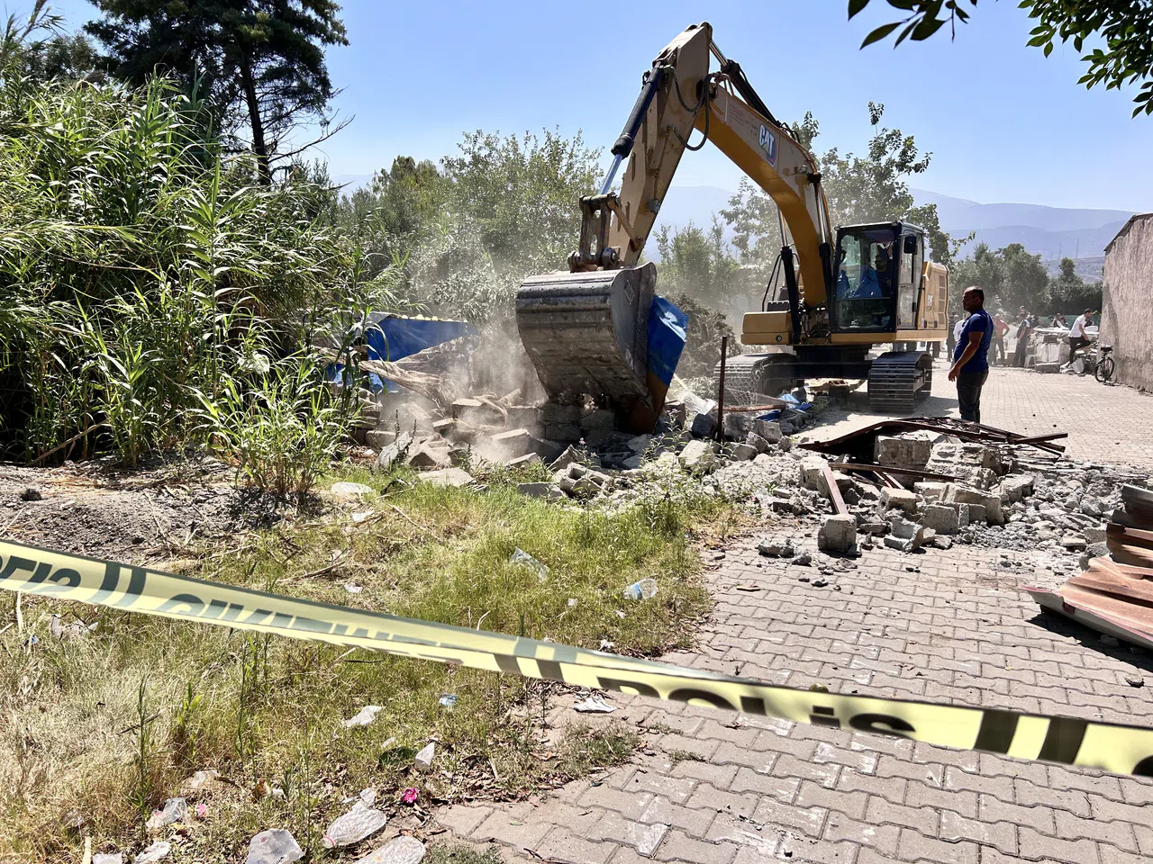 Kaçak Yapı Yıkımında Gerginlik: 1 Yaralı, 2 Gözaltı