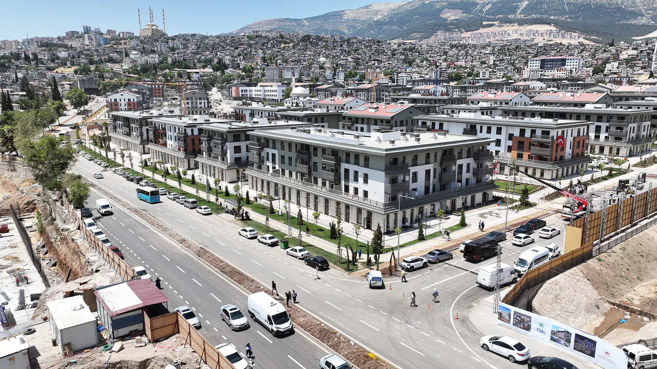 Kahramanmaraş Azerbaycan Mahallesi’ne Yol ve Refüj Yatırımı