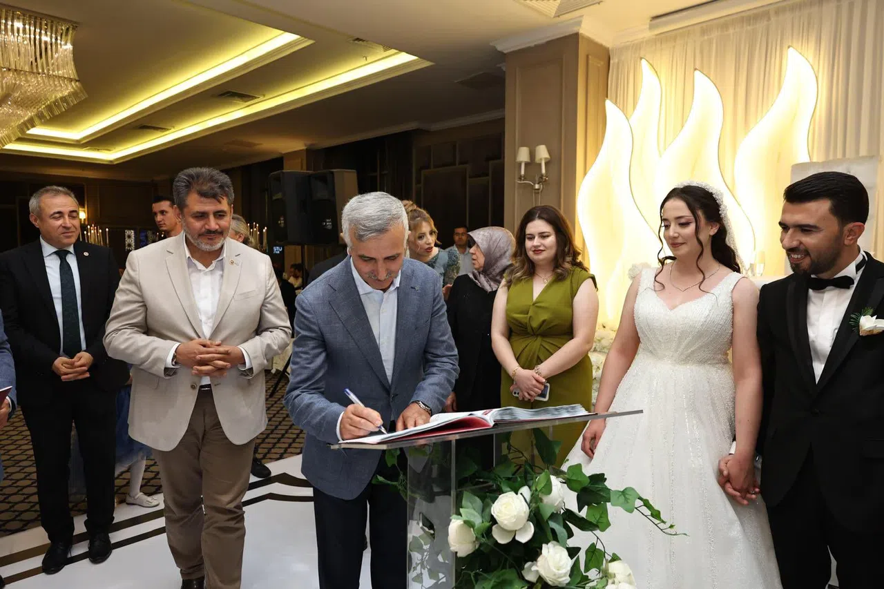 Kahramanmaraş Valisi Ünlüer, Belediye Danışmanının Düğününe Katıldı