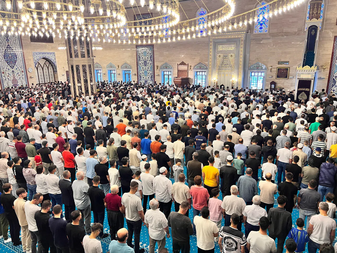 Kahramanmaraş’ta Binlerce Vatandaş Abdülhamid Han Camii’nde Saf Tuttu