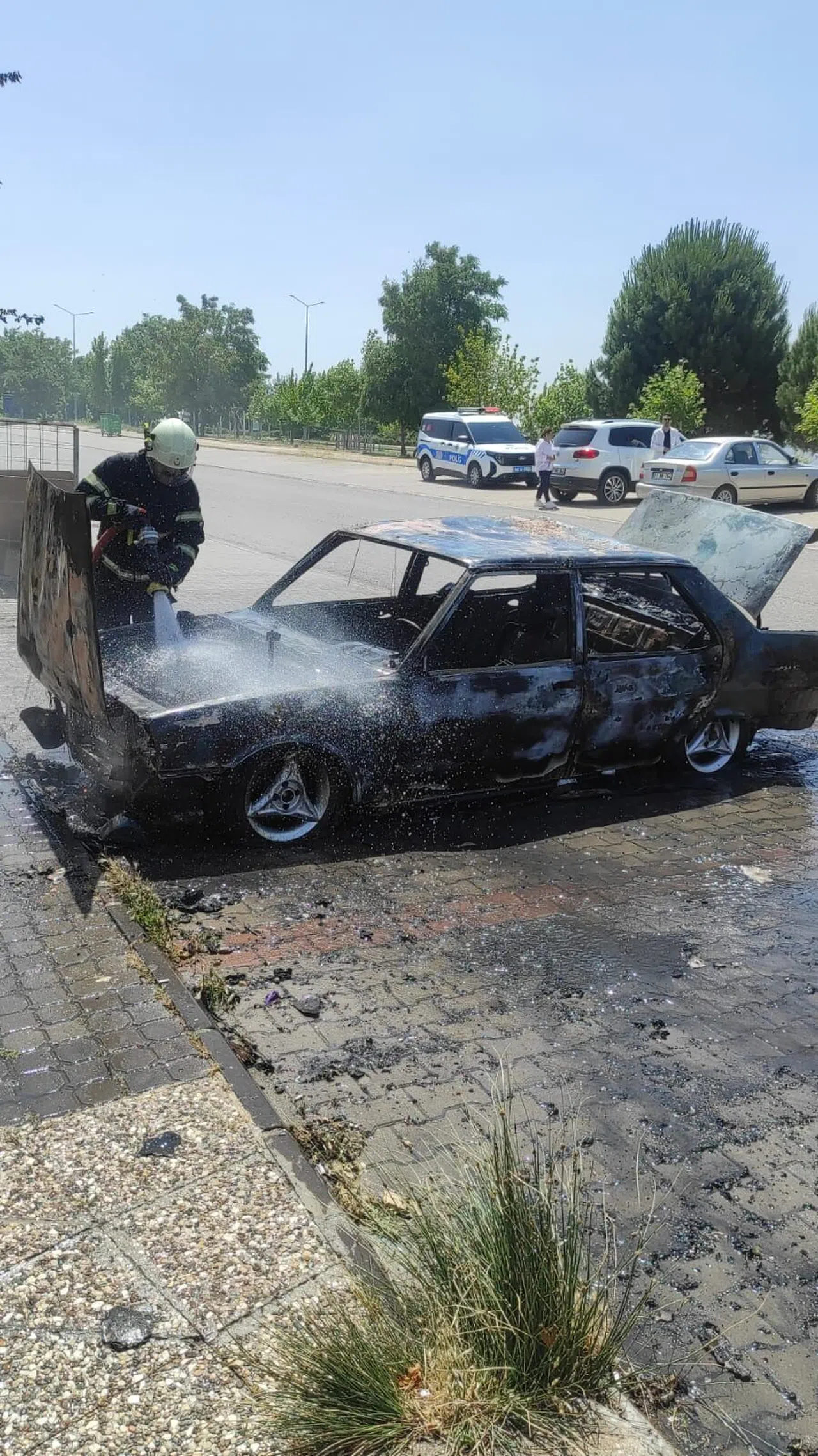 Kahramanmaraş'ta Park Halindeki Otomobil Küle Döndü