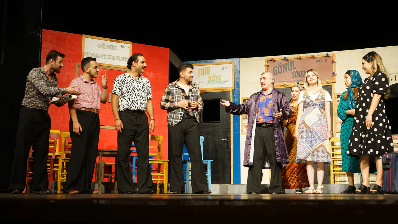 “O Film Öyle Değil” Tiyatro Oyunu Kahramanmaraş’ta Sanatseverlerle Buluştu