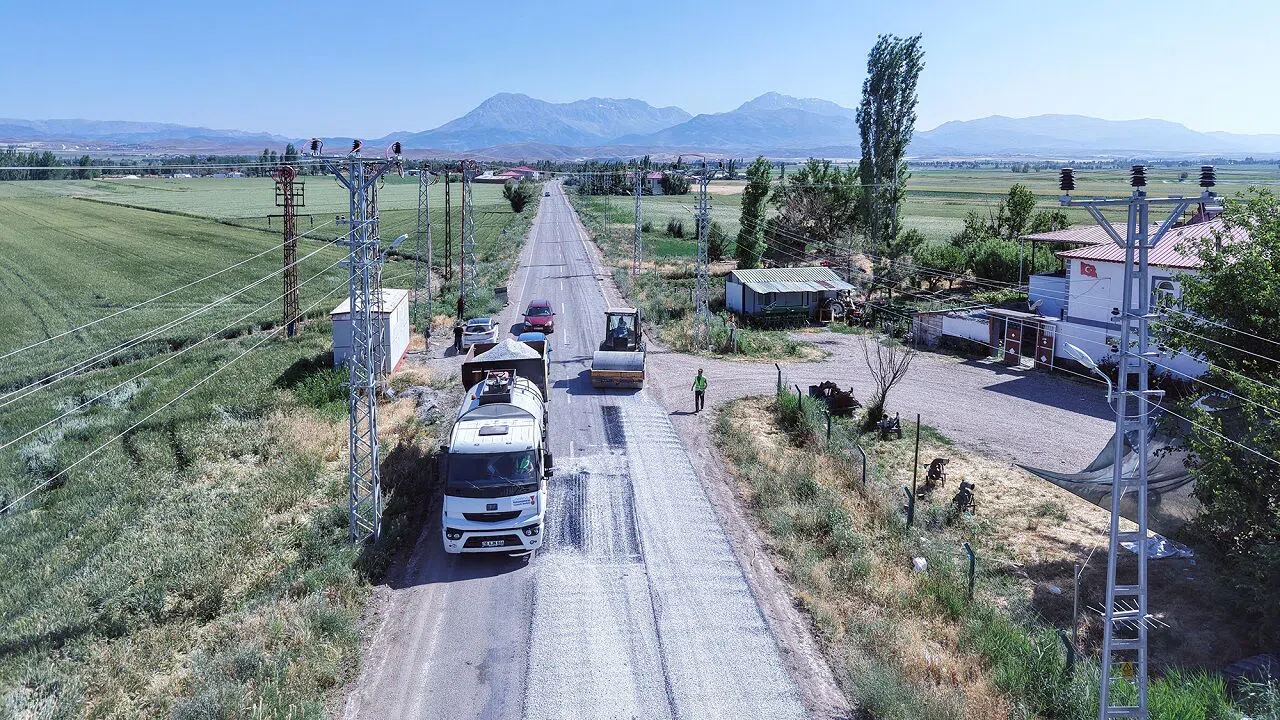 Büyükşehir, Afşin’de 4 Mahallenin Daha Ulaşımını İyileştirdi