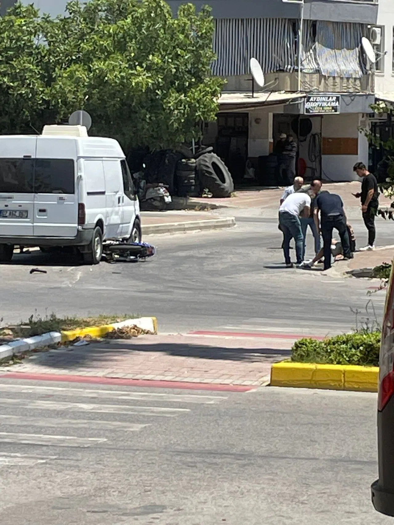 Kamyonetle Çarpışan Motosiklet Sürücüsü Ehliyetsiz Çıktı