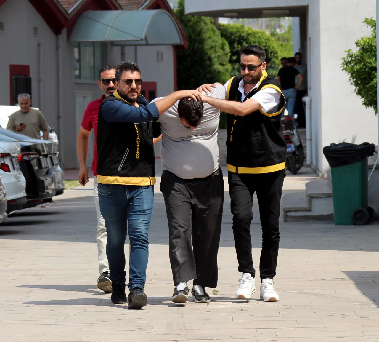 Katil Evlat, Annesini 'Al Karını Evimden Git' Sözü Üzerine Öldürmüş