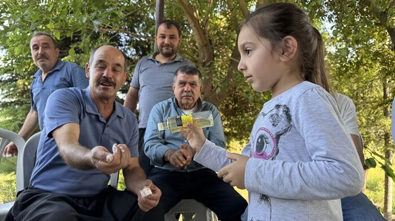 Köy Sakinleri Mezarlıkta Buluşup Dua Etti