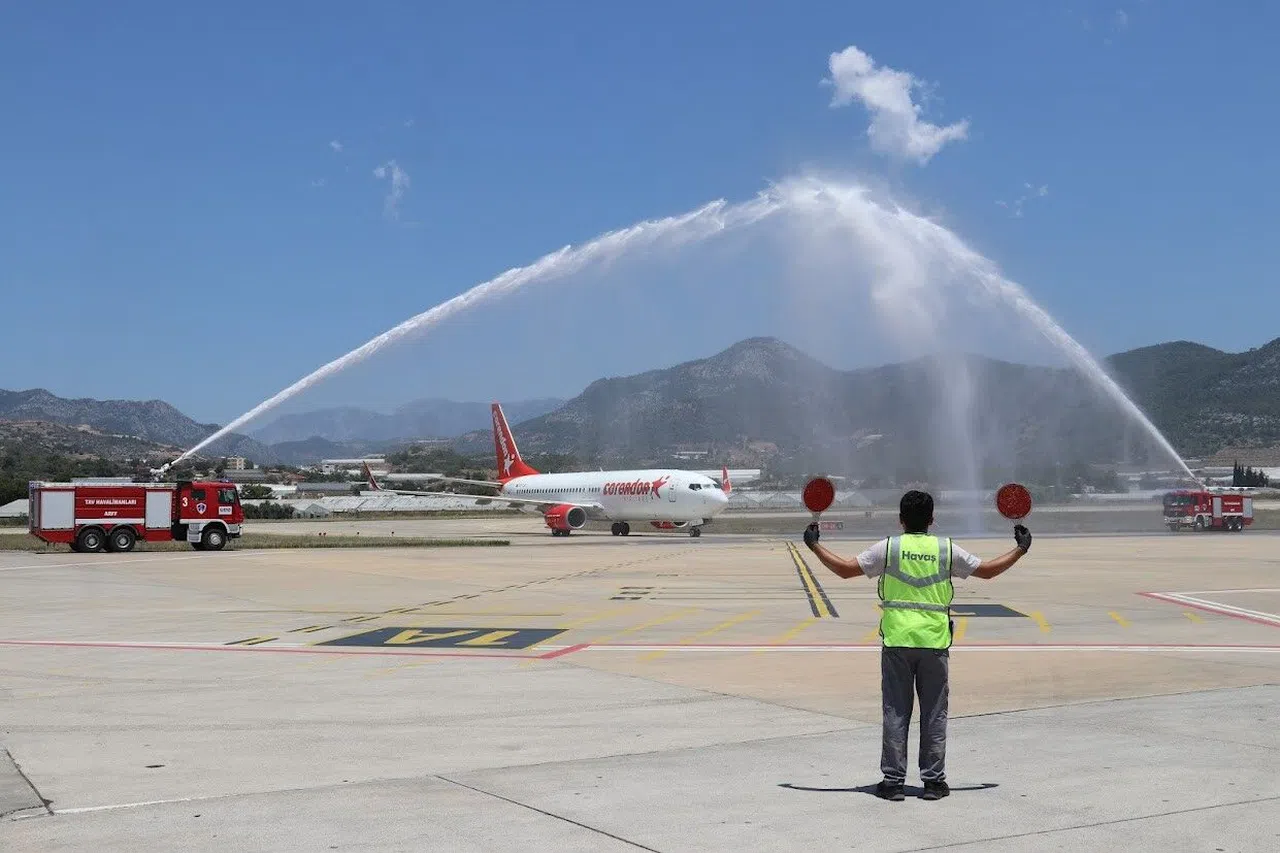 Macaristan'ın Başkenti Budapeşte'den Gazipaşa'ya İlk Uçuş Gerçekleşti