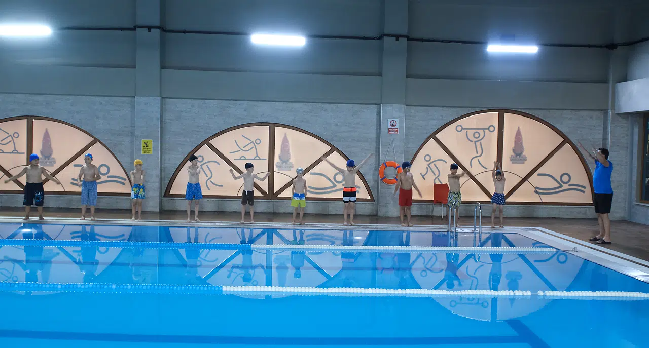 Onikişubat Belediyesi’nin yoğun talep gören yaz yüzme kursu başlıyor