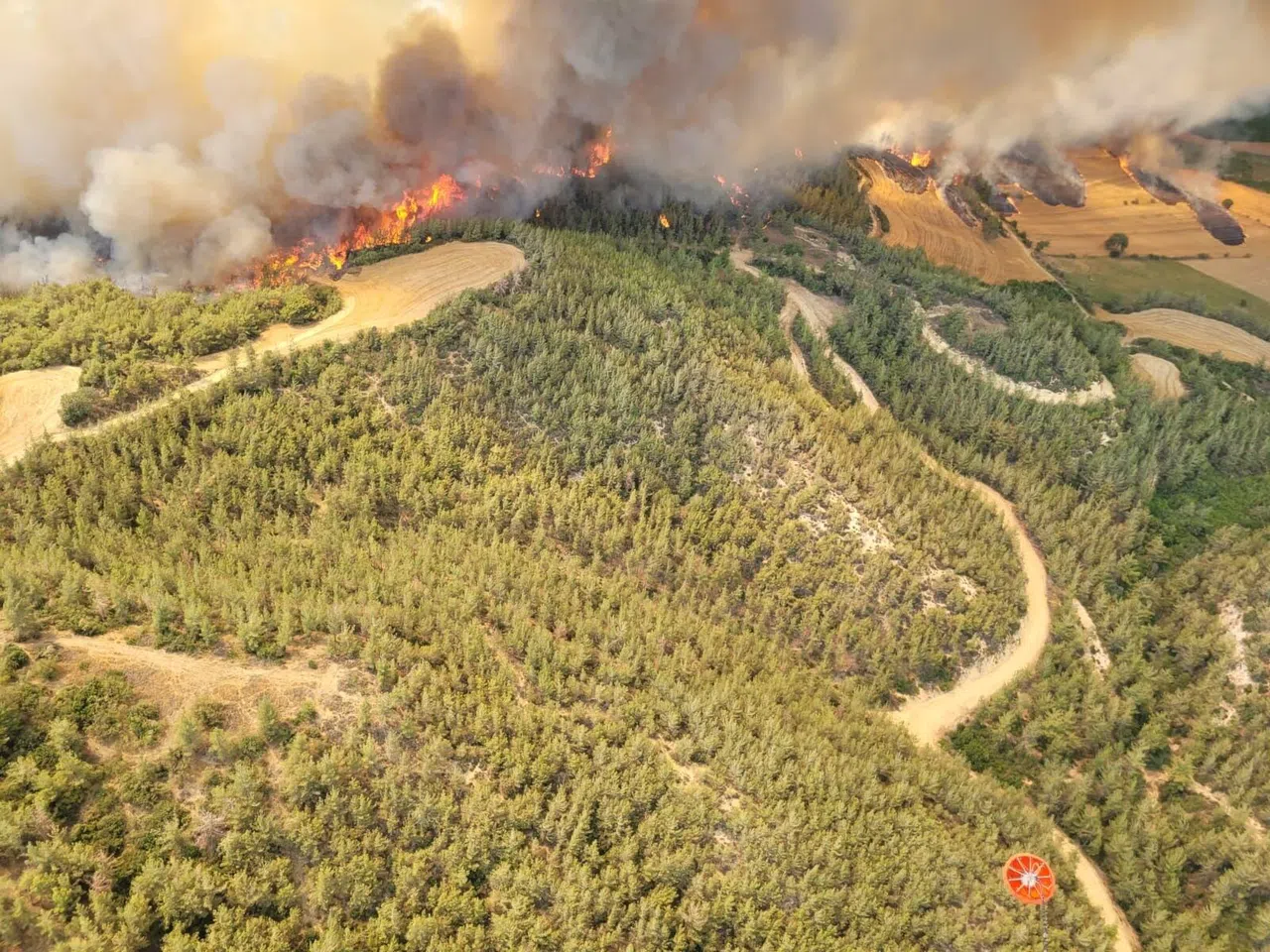 Orman Yangınına 12 Helikopter Ve 2 Uçakla Havadan Müdahale