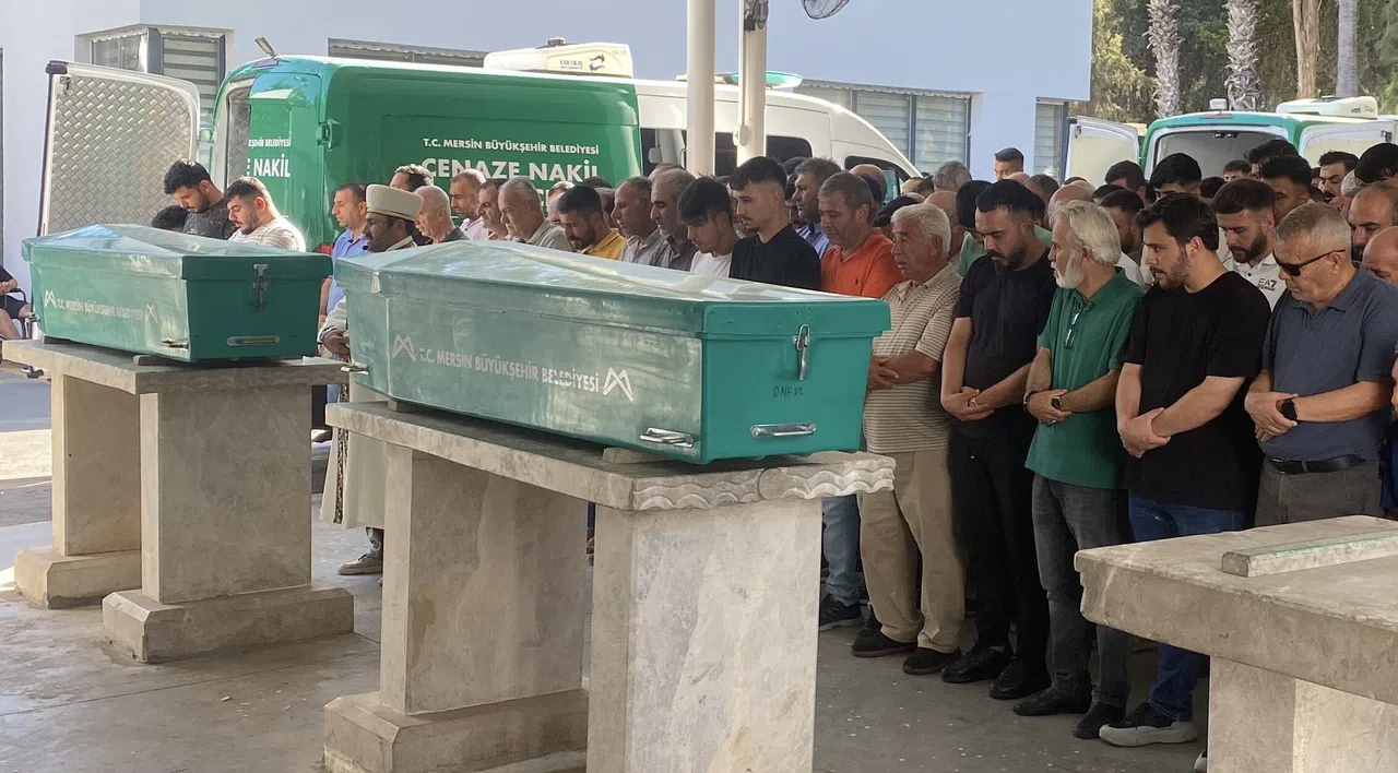 Oto Yıkamacıda Ölen 4 Gençten 2'sinin Cenazeleri Toprağa Verildi