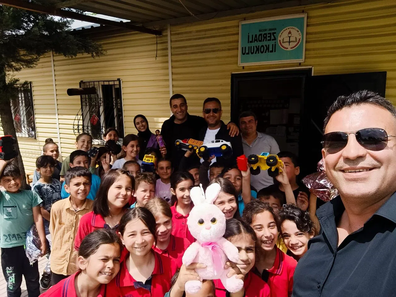 'Oyuncak Kumbarası' Çocukların Yüzünü Güldürdü