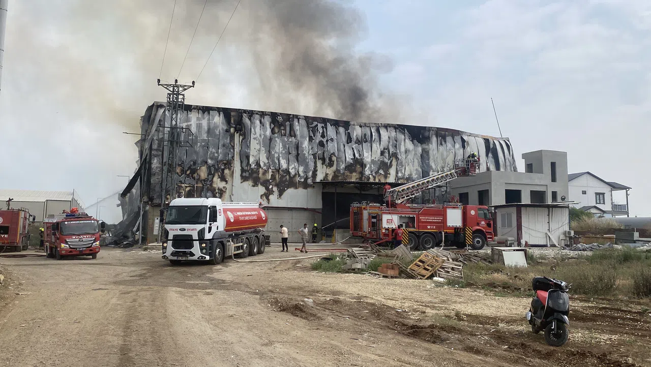 Pamuk Fabrikası Deposunda Yangın, Ekipler Müdahale Ediyor
